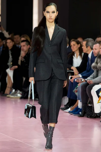 Look 18